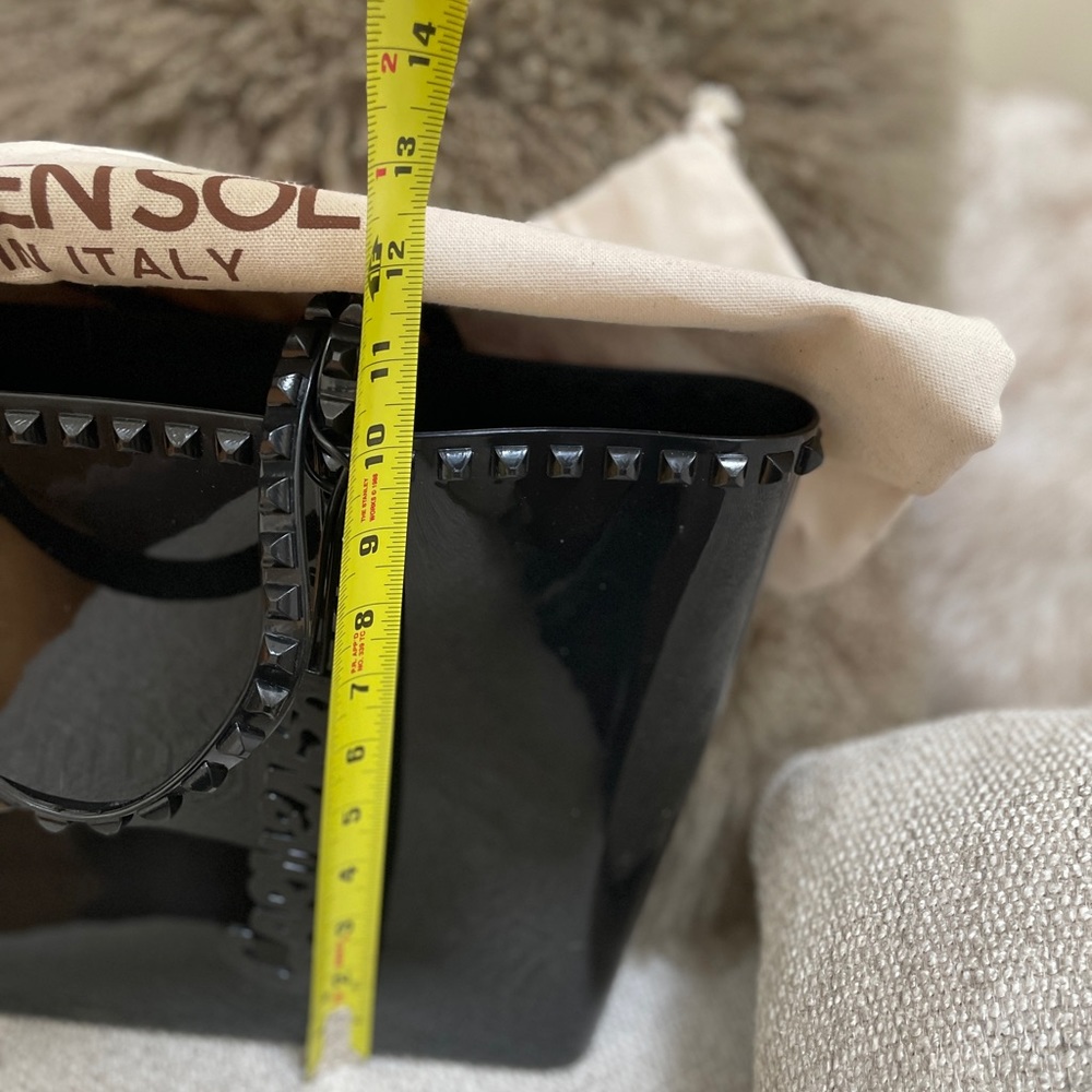 Carmen’s Sol black purse. Med size. Still smell of their scent of roses. - Picture 10 of 10